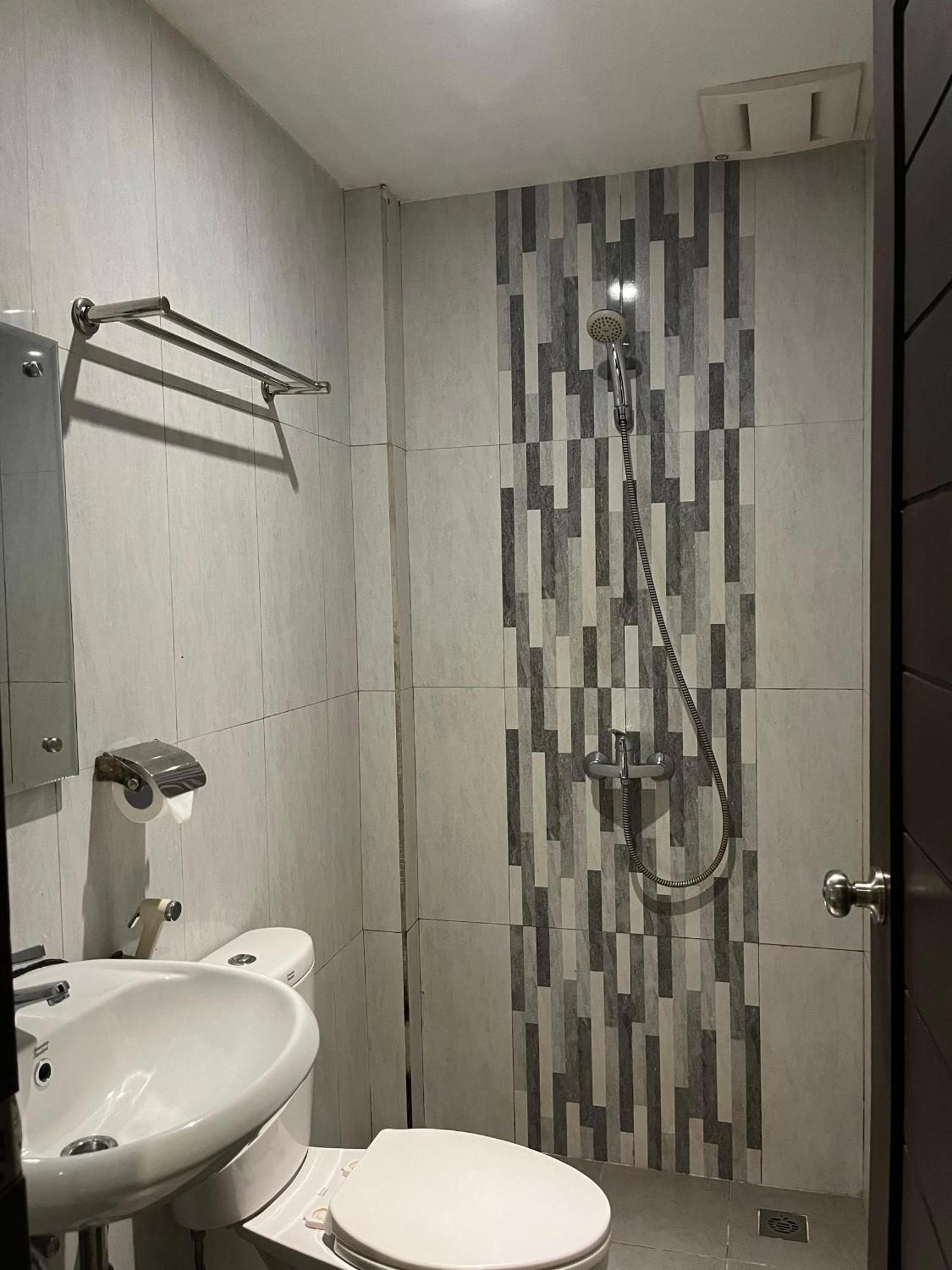 Bless Hotels Sintang Екстериор снимка