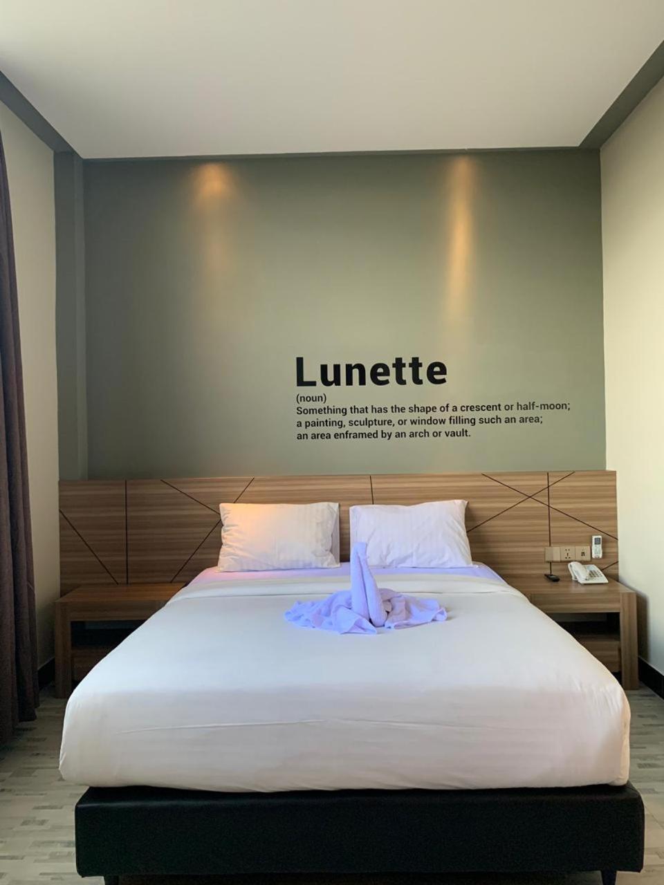 Bless Hotels Sintang Екстериор снимка