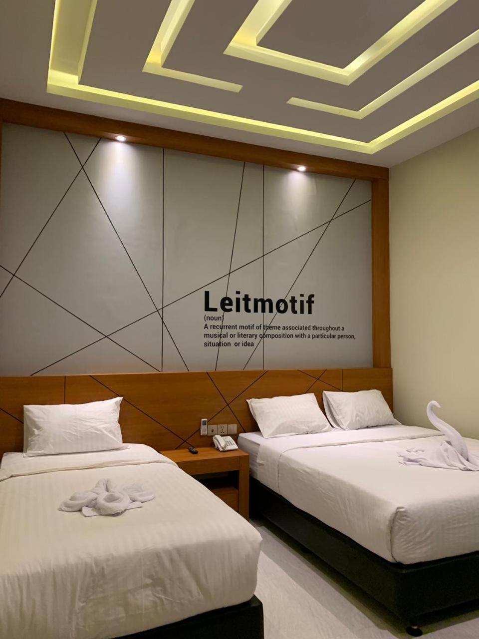 Bless Hotels Sintang Екстериор снимка