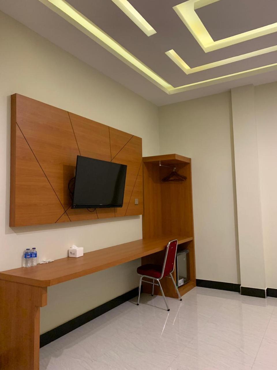 Bless Hotels Sintang Екстериор снимка
